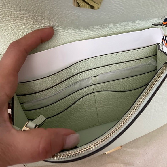 New✨authentic tory burch thea flat tory burch croasbody  (mint green color) - Picture 6 of 16